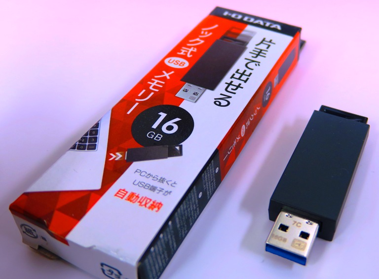 USBメモリ16GB(アイ・オー・データ製)